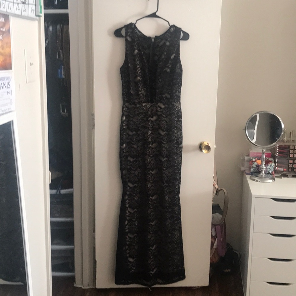 Evening gown in black lace